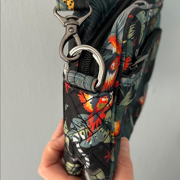 Lug Carousel XL Crossbody Wildlife Jungle Pattern Bag RFID - Picture 5 of 14